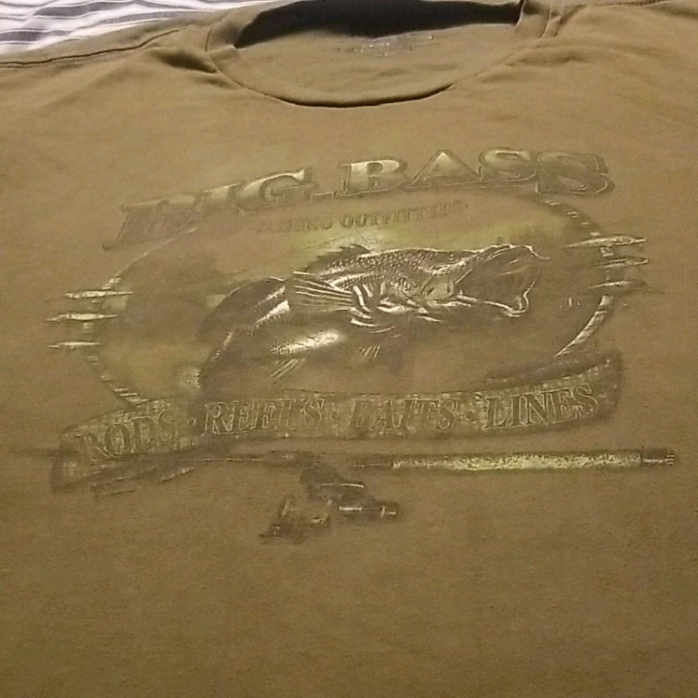 ST.JOHNS BAY BIG BASS OUTFITTERS TSHIRT